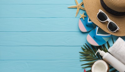 flat-lay-vacation-composition-with-copy-space